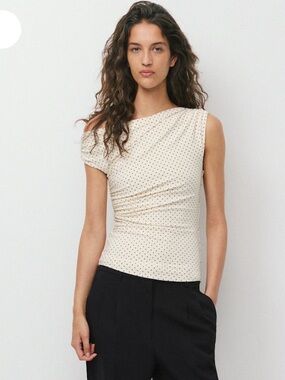 NWT Aritzia Smooth Matter Gallery Top